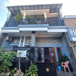 Dijual rumah murah 2 lantai di Gading Tambaksari Surabaya Rp 485 juta. LT 131 m², 3 KT, 1 KM, SHM, dekat Galaxy Mall & Hi-Tech Mall. Cek detailnya!