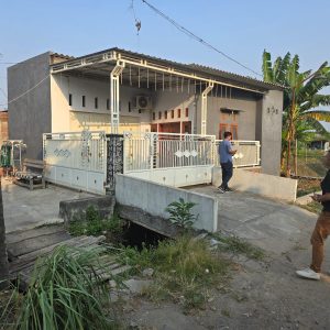 Dijual rumah murah di Sumput Driyorejo, Gresik Rp 215 juta. LT 76 m², 2 KT, 1 KM, SHM, aset bank, dekat Pasar Sumput dan Gerbang Tol Driyorejo. Cek detailnya!