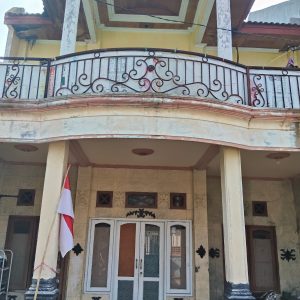 Dijual rumah murah 2 lantai di Candi, Sidoarjo Rp 315 juta. LT 98 m², 3 KT, 1 KM, SHM, aset bank, dekat RS Pusura, Stasiun Sidoarjo & Sun City Mall. Cek detailnya!