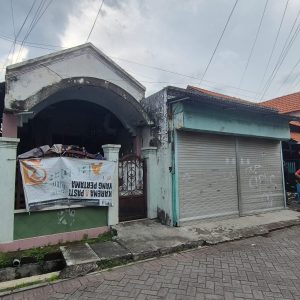 Dijual rumah murah di Kebraon Karangpilang Surabaya Rp 275 juta. LT 79 m², 2 KT, 1 KM, SHM, aset bank, dekat jalur utama Kebraon. Cek detailnya!